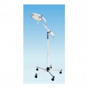 Mach LED 120 szabadon álló, 5-ágú görgős lábbal, állítható magasságú, rövid karos