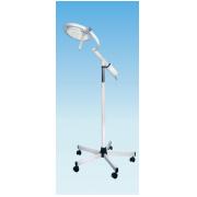 Mach LED 130F szabadon álló, 5-ágú görgős lábbal, állítható magasságú, rövid karos