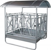KERBL Fedett etető, önzáró ajtóval, 12 állásos, 2x2 m, teljes méret: 2.12 x 2.12 x 2.5 m