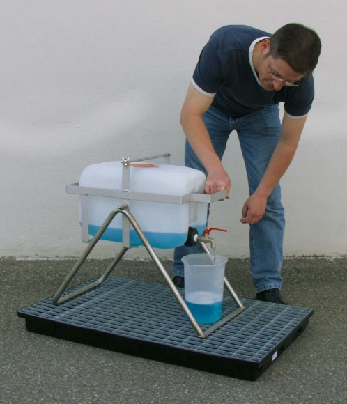 Kannatöltő állvány 30 literes kannákhoz