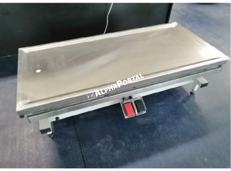 TSV Basic műtőasztal 60x130x45/105 cm -orvosi festékkel porfestett acélváz, motorosan emelhető